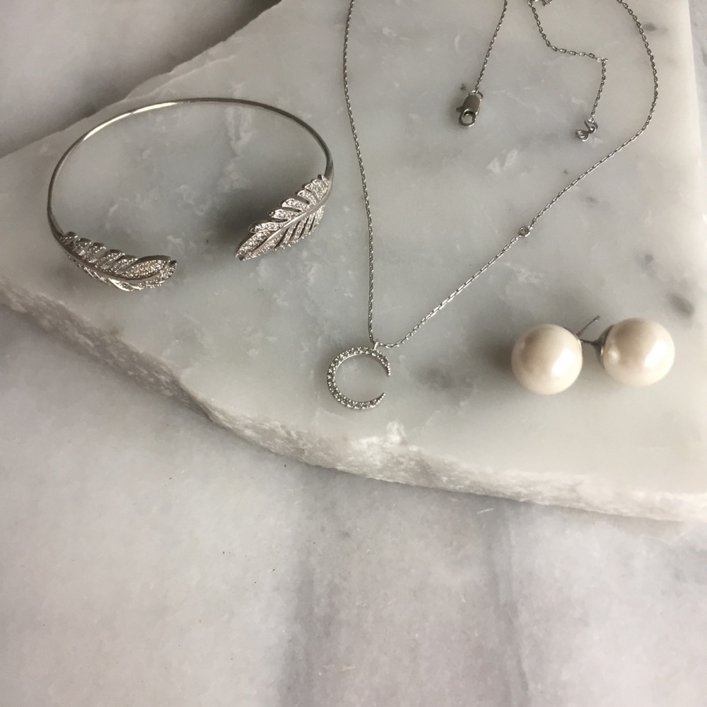 Necklaces, bracelet and studs